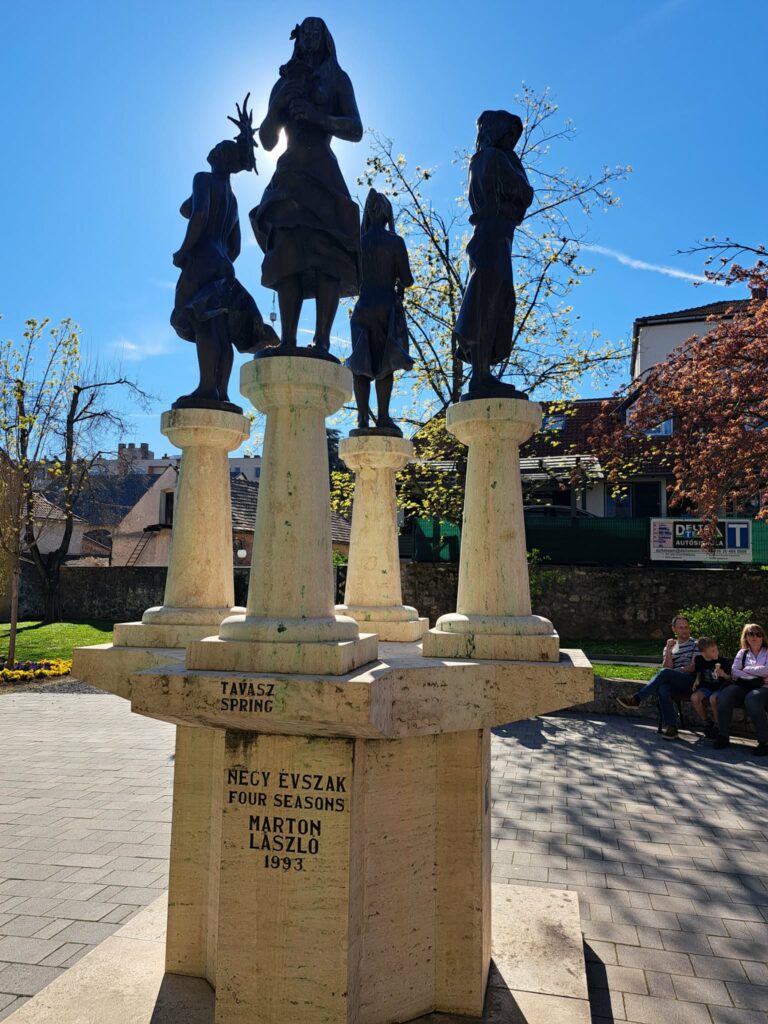 Négy évszak szobor, Márton László