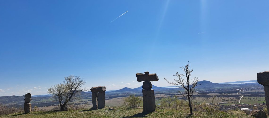 A magyar stonhenge, Haláp hegyi kőszobrok